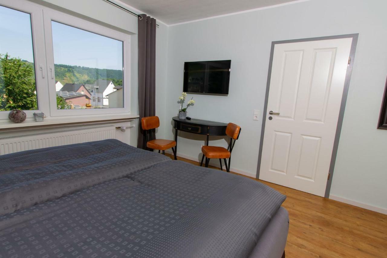 Weingut Gerd Muellers Hotel Kröv Exterior foto